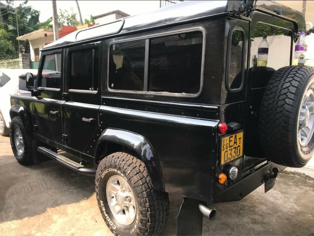 Land Rover Defender 110 Puma