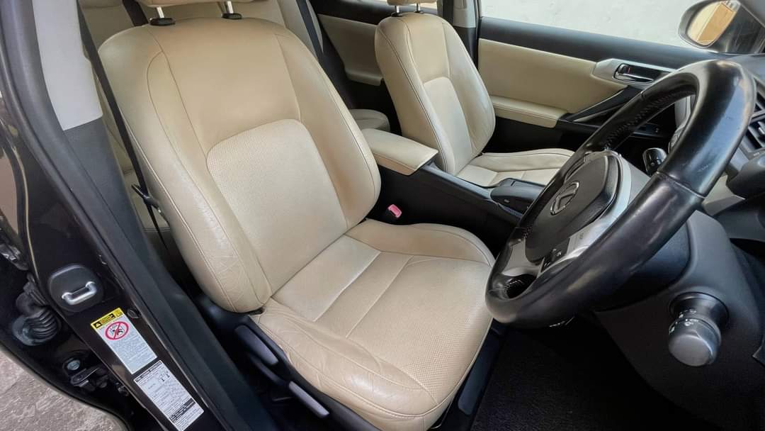 Lexus CT200h