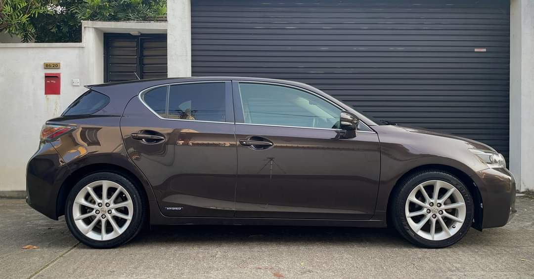 Lexus CT200h