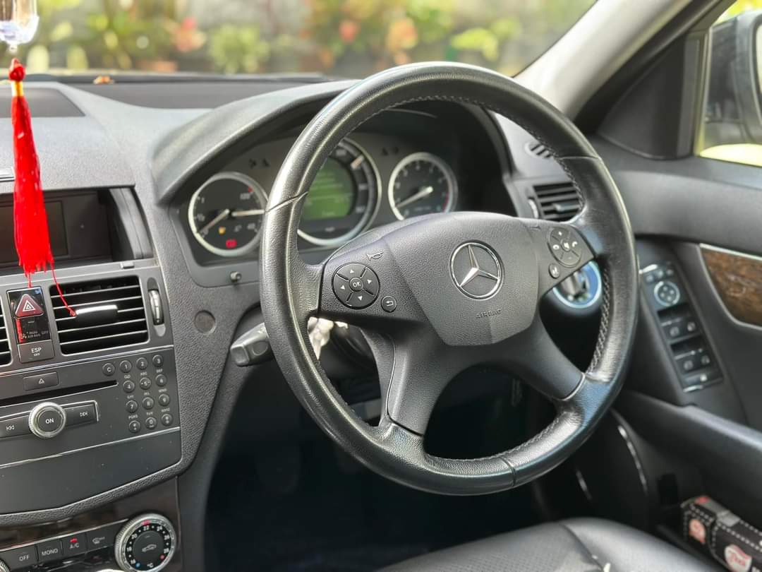 MERCEDES BENZ C180