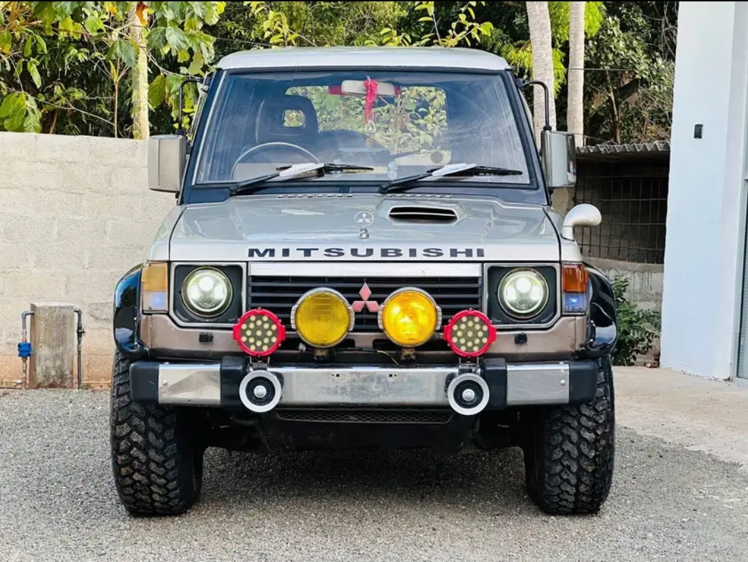 Mitsubishi pajero 1987