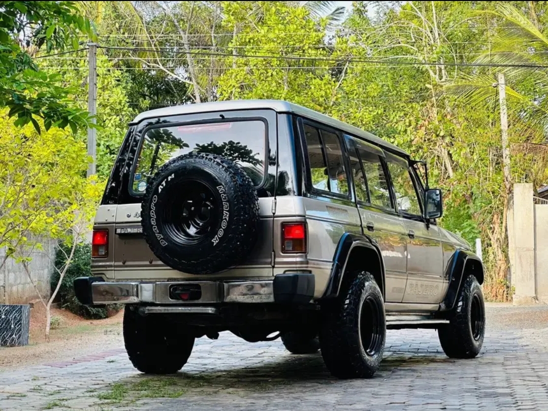 Mitsubishi pajero 1987