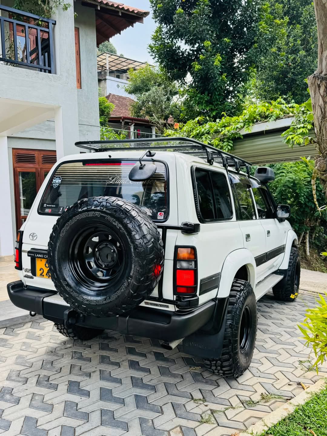 Land ruiser Sahara for sale Sri lan