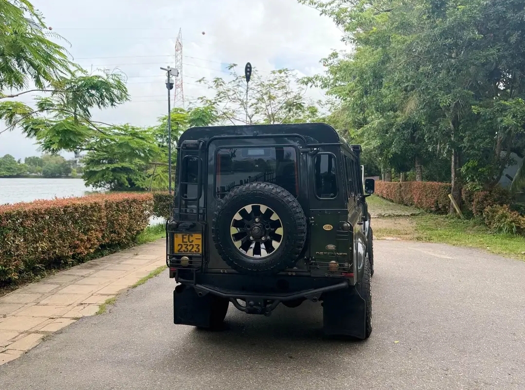 Land rover defender sri lanka