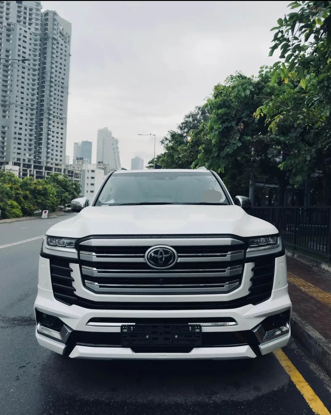 Toyota land cruiser LC300 sri lanka