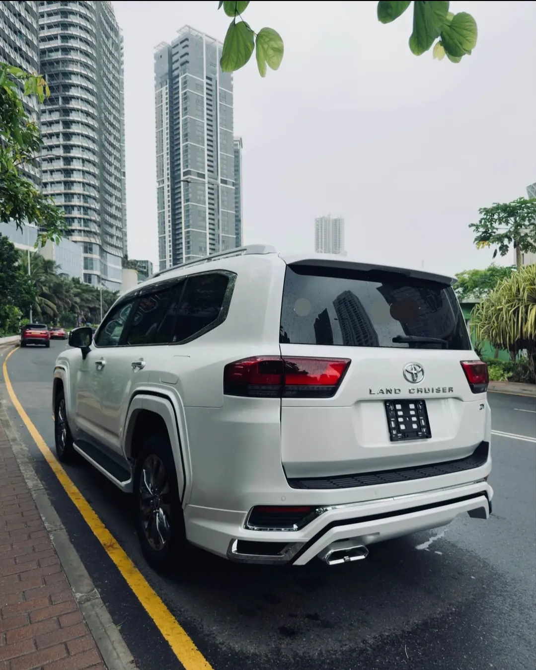 Toyota land cruiser LC300 sri lanka