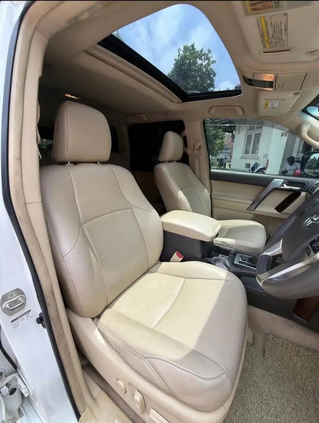 Toyota land ccruser for sri lanka